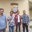 Warga Kabupaten Buteng, RM melalui Kuasa hukum Adnan cs saat melaporkan Balon Bupati LA soal dugaan pemalsuan ijazah di Polda Sultra.