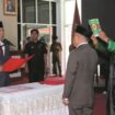 Pj. Bupati Kolaka Drs. Muhammad Fadlansyah, M.Si melantik Pj. Sekda Kolaka Ramli H Sima, SH.,MH yang berlangsung di Aula Sasanapraja Pemda Kolaka, Senin, (23/09)