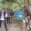 Bupati Koltim, Abd Azis melakukan panen raya sawit yang dilaksanakan di kecamatan Lambandia