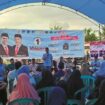 Calon bupati Kolaka H. Amri memberikan sambutan pada kampanye dialogis di Kelurahan Mangolo, kecamatan Latambaga, Rabu (25/9).