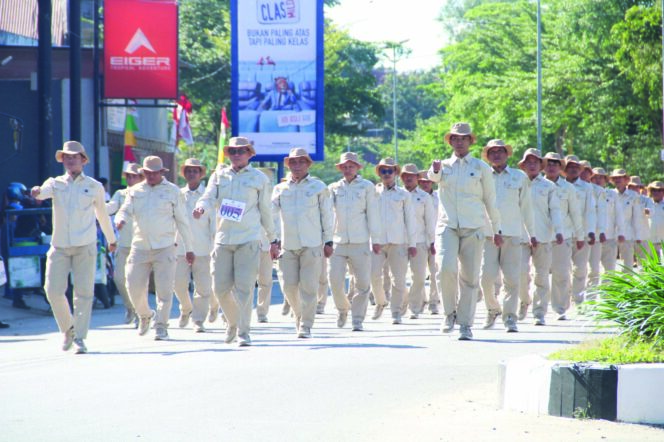 
 Regu putra tim gerak jalan indah Sekretariat DPRD Kolaka. FOTO: Humas DPRD Kolaka