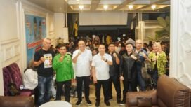 Pasangan AJP-ASLI saat mengukuhkan tim pemenangan di 11 Kecamatan dan 65 Kelurahan di Kendari.
