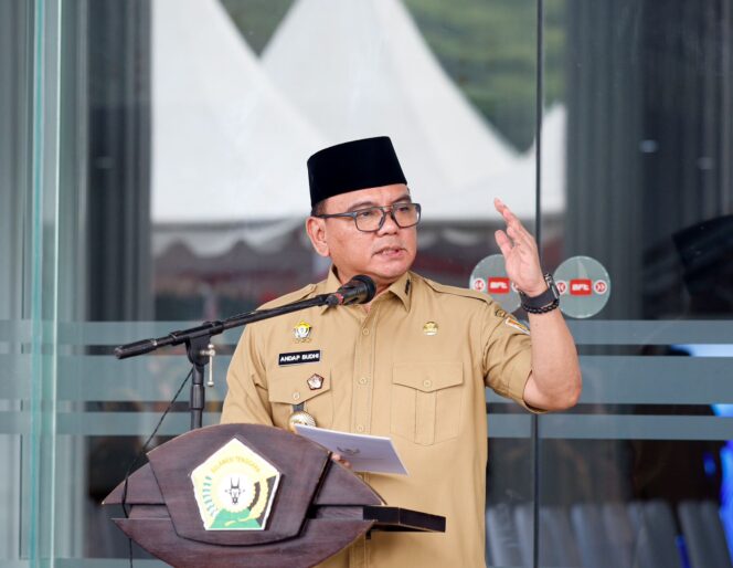 
 Intensifkan Kesiapan Pilkada pada Apel Gabungan, Andap: DPT Sultra 1,8 Juta Jiwa, TPS 4.611 Titik