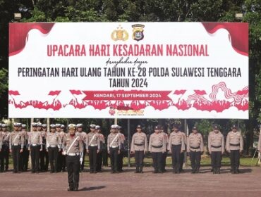 Personel Polda saat menggelar upacara hari kesadaran nasional yang dipimpin langsung Kapolda Irjen Pol Dwi Irianto.