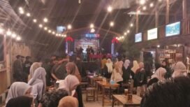 KPU Kolaka melaksanakan sosialisasi basis pemilih muda pada pemilihan gubernur dan wakil gubernur Sulawesi Tenggara, serta bupati dan wakil bupati Kolaka tahun 2024, di salah satu cafe di Kolaka, Rabu (11/9).