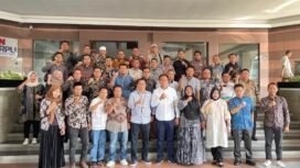 Para peserta pelatihan ELIT III Fajar Group bersama Direktur Holding Fajar
Suwardi Thahir, Sultan Eka Putra dan Kepala Puslatbang LAN Makassar, Andi Taufik.
