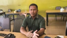 Balon Bupati Muna Barat, La Ode Darwin saat memberikan keterangan.
