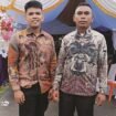 Dewan Pengarah Mahasiswa dan Pemuda Desa Waulai Agus kanan saat menyatakan dukungan terhadap La Ode Darwin.