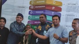 Oknum KSOP Kelas II Kendari, Agus meminta maaf kepada pedagang di Pelabuhan Nusantar Kendari.