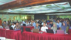 Terlihat Ratusan perangkat desa sedang mengikuti pelatihan dalam hal operasikan aplikasi SIPADES. Foto Kadamu