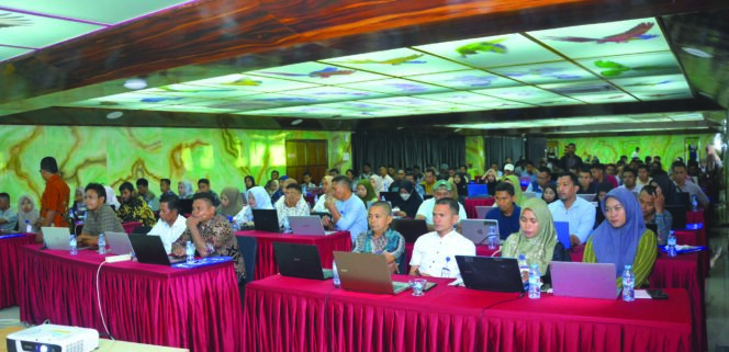 
 Terlihat Ratusan perangkat desa sedang mengikuti pelatihan dalam hal operasikan aplikasi SIPADES. Foto Kadamu
