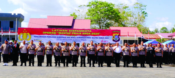 
 Pose bersama usai melaksanakan Sipamkota di Brimob Polda Sultra. Foto Kadamu