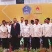 Ketua KONI Kota Kendari, LM. Rajab Jinik saat pose bersama usai dilaksanakan pelantikan.