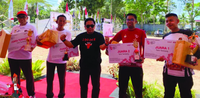 
 Pose bersama usai menyemarakkan hari kemerdekaan. Foto Kadamu