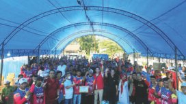 Paslon Bupati dan wakil Bupati Kolaka H Muhammad Jayadin dan Deni Germanto Lisan usai melantik Kordus dan Korlink di wilayah utara Kolaka.