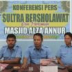 Marwan ketua Panita Kegiatan di tengah, sebelah kiri Supra Yogi Wakil Sekretaris Panitia Kegiatan Kanan Muhammad Ansar S Humas kegiatan