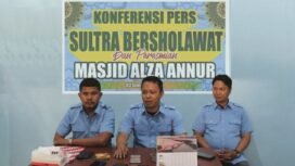 Marwan ketua Panita Kegiatan di tengah, sebelah kiri Supra Yogi Wakil Sekretaris Panitia Kegiatan Kanan Muhammad Ansar S Humas kegiatan