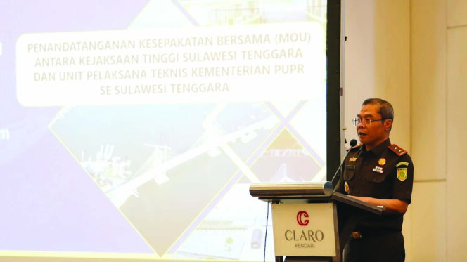 
 Kajati Sultra, Hendro Dewanto saat memberikan sambutan. Foto: Kadamu