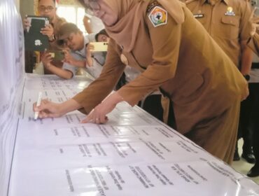 PJS Bupati Muna, Yuni Nurmalawati Teken Pakta Integritas Netralitas ASN.