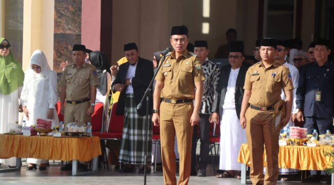 Pj Bupati Kolaka Muh.Fadlansyah memimpin peringatan Hari Santri 2024. (foto : Risal/Diskominfo Kolaka)