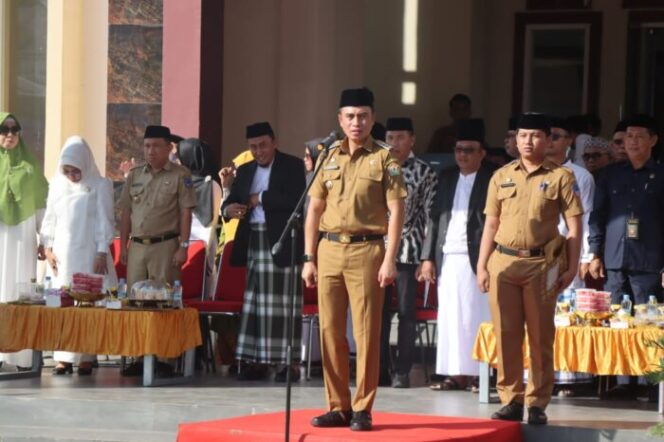 
 Pj Bupati Kolaka Muh.Fadlansyah memimpin peringatan Hari Santri 2024. (foto : Risal/Diskominfo Kolaka)