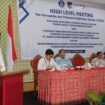Pj Bupati Kolaka Muh.Fadlansyah saat membuka High Level Meeting Tim Percepatan dan Perluasan Digitalisasi Daerah (TP2DD) Evaluasi Realisasi Pendapatan Asli Daerah Triwulan III anggaran 2024, di Hotel Sutan Raja. (Risal/Diskominfo)