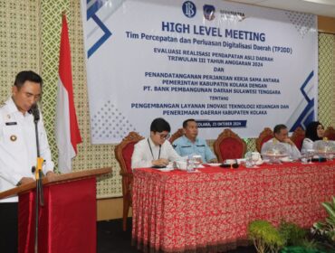 Pj Bupati Kolaka Muh.Fadlansyah saat membuka High Level Meeting Tim Percepatan dan Perluasan Digitalisasi Daerah (TP2DD) Evaluasi Realisasi Pendapatan Asli Daerah Triwulan III anggaran 2024, di Hotel Sutan Raja. (Risal/Diskominfo)