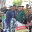 Pj Bupati Kolaka Muh.Fadlansyah membuka Gelar Pangan Murah di Kecamatan Pomalaa. (Risal/Diskominfo)