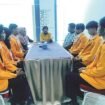 Kepala Dinas Kominfo Kota Kendari, Dr.Nismawati saat menerima enam mahasiswa jurusan Teknik Informatika Fakultas Teknik UHO melaksanakan kerja praktik di intansi yang dipimpinnya, Kamis (1/2). FOTO: Endra