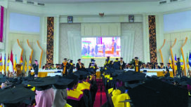 Universitas Halu Oleo (UHO) Kendari menggelar acara wisuda di Auditorium Mokodompit, Rabu (06/11).