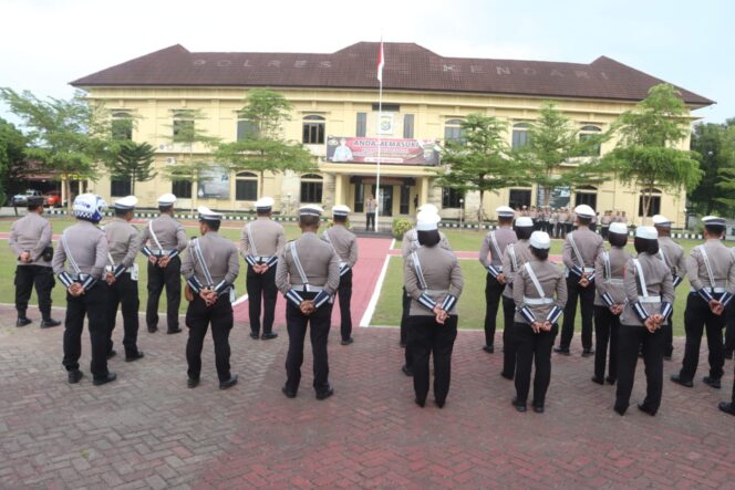 
 Polresta Kendari Kerahkan 240 Personel Jaga Keamanan Malam Natal