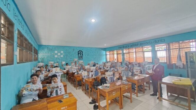 
 Institut Bisnis dan Keuangan Nitro saat sosialisasi di UPT SMAN 3 Enrekang.