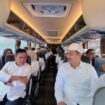 Bupati Koltim Abd Azis (dua dari kanan) bersama gubernur Andi Sumagerukka (kiri) dan Wagub Hugua (dua dari kiri) bercengkerama di dalam bus menuju lokasi gladi bersih pelantikan kepala daerah.