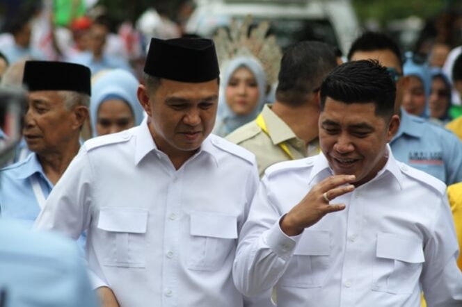 
 Bupati Kolaka Amri (kiri) dan pasangannya, wakil bupati Kolaka Husmaluddin (kanan).