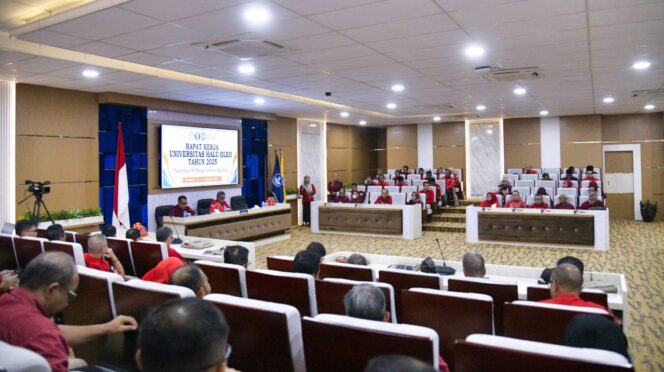 
 Menuju Universitas Kelas Internasional, UHO Kendari Gelar Raker 2025