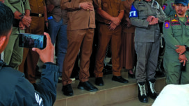 Forum Masyarakat Wumbubangka Bersatu menggelar aksi unjuk rasa menolak rencana pembangunan smelter oleh PT Sultra Industrial Park di Desa Wumbubangka. FOTO: Ld Haliqfat