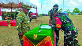 Bupati Bombana H. Bupati Bombana resmi membuka pelaksanaan TNI Manunggal Membangun Desa (TMMD) ke-124 tahun 2025 di Kecamatan Matausu, Bombana, Selasa (6/5). FOTO: Ld Haliqfat