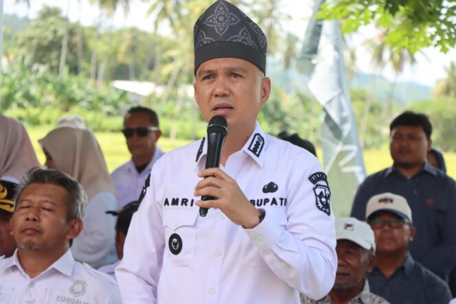 
 Bupat Kolaka, H. Amri