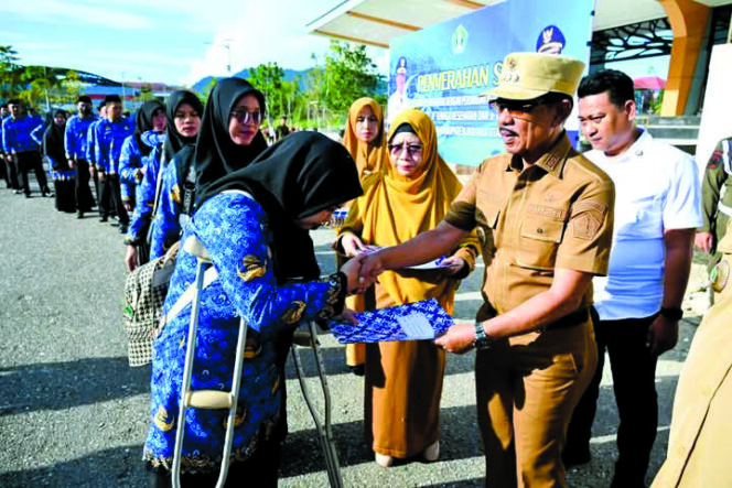 
 Bupati Kolut Serahkan SK PPPK