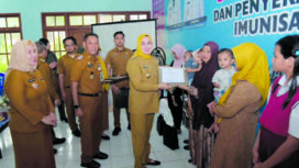 Wali Kota Siska Karina Imran saat meluncurkan program SI TINA MENDIA. Foto Kadamu