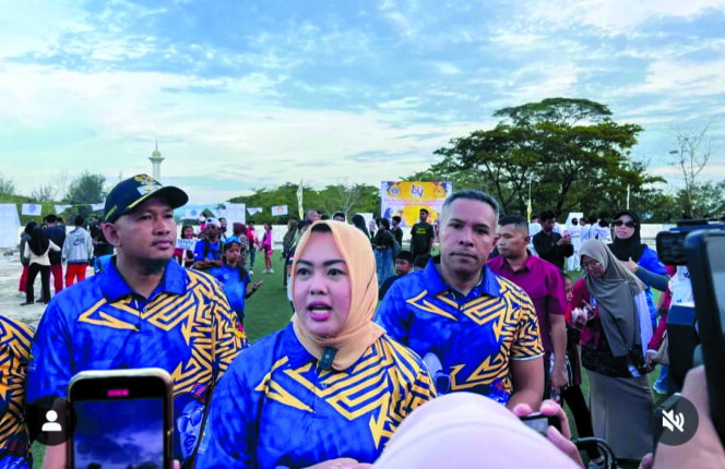 
 Wali Kota Siska Karina Imran bersama Ketua KONI Kendari LM. Rajab Jinik