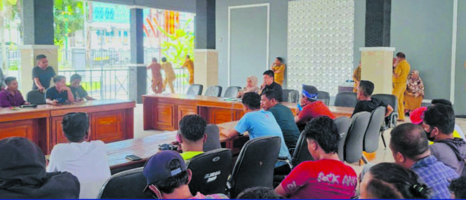 
 Driver Konvesional saat menyampaikan aspirasi dan diterima Komisi III DPRD Sultra. Foto: Kadamu