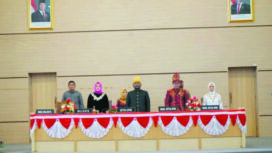 DPRD Kota Kendari saat melaksanakan rapat paripurna HUT Kota Kendaei ke-194. Foto Kadamu