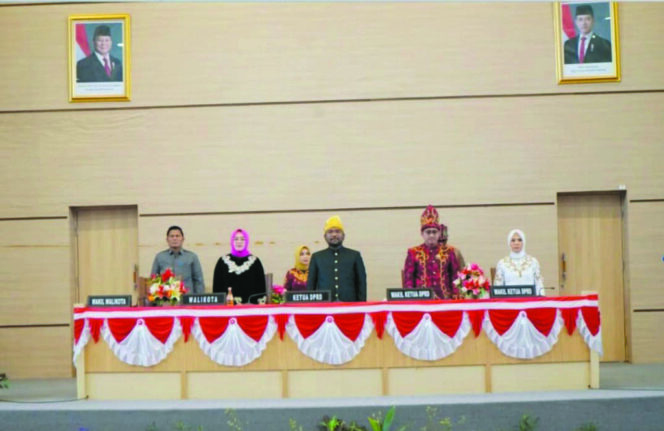 
 DPRD Kota Kendari saat melaksanakan rapat paripurna HUT Kota Kendaei ke-194. Foto Kadamu