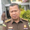 Aspidsus Kejati Sultra, Iwan Catur Karyawan saat memberikan keterangan. Foto: Kadamu