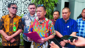 Aspidusus Kejati Sultra, Iwan Catur Karyawan saat memberikan keterangan. Foto Kadamu/
