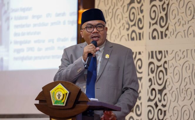 
 Ketua DPRD Sultra, La Ode Tariala