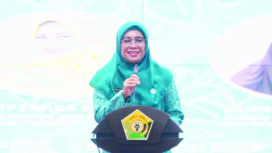 Ketua Tim Penggerak PKK Provinsi Sulawesi Tenggara, Arinta Andi Sumangerukka, membuka kegiatan Training of Trainers (TOT) Pengembangan Etika Kepribadian yang diikuti oleh ibu-ibu Pengurus PKK serta para tenaga pendidik, Kamis (8/5). FOTO: Endra/