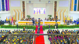Sebanyak 1.588 mahasiswa Universitas Halu Oleo (UHO) Kendari lulusan periode Januari sampai April 2025, mengikuti wisuda gelombang kedua di Auditorium UHO pada Rabu (7/5). FOTO: Endra
