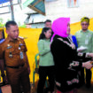 Wali Kota Kendari Siska Karina Imran meluncurkan program bedah rumah atau bantuan bedah rumah yang tidak layak huni. FOTO: Ist